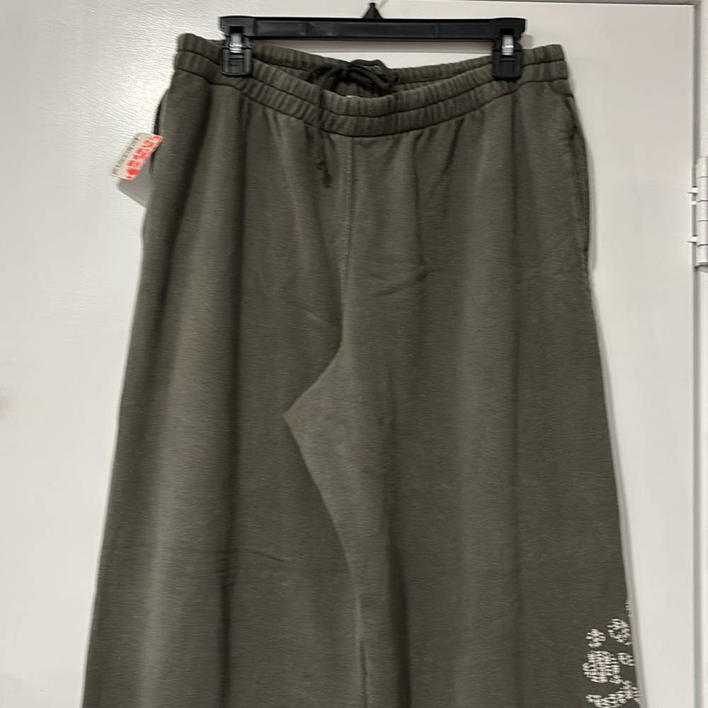 Free people Movement All Star
(NWT
Logo Pants - Picture 4 of 7